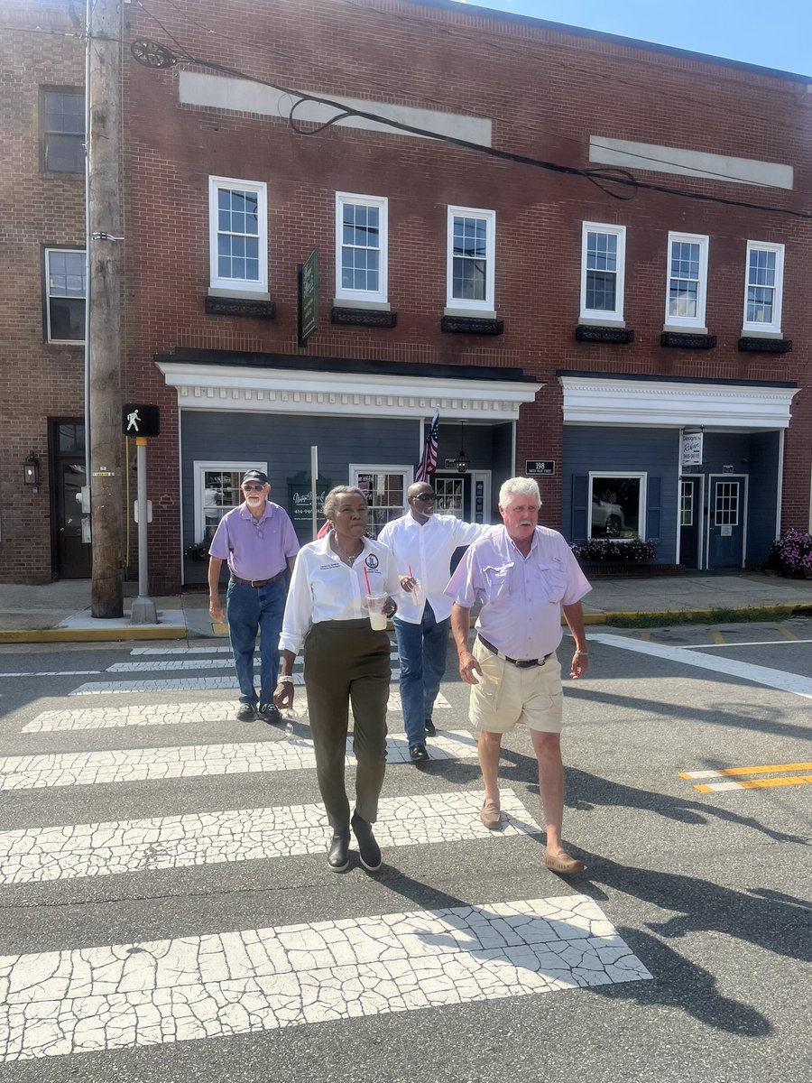 winwithwinsome's tweet photo. Enjoyed visiting small businesses on Main Street in Amherst today. Local entrepreneurs are the backbone of Virginia! #ShopLocal #VAStrong https://t.co/Pg5vZEROIj