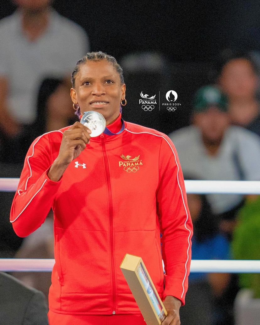 Atheyna Bylon con su histórica medalla de plata en los Juegos Olímpicos París 2024 🔥🇵🇦

¡GRANDE ATHEYNA! Vamos por más 💥

¡RT y like histórico 🙌🏼 para que todos veamos estas postales en 🇵🇦🇵🇦🇵🇦🇵🇦 !

#UnPaisUnEquipo