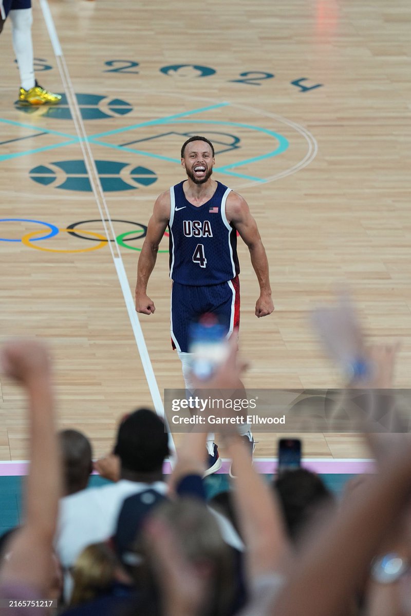 doubledworth's tweet photo. Man every photographer at that game was EATING https://t.co/Ssv8tNQo9n