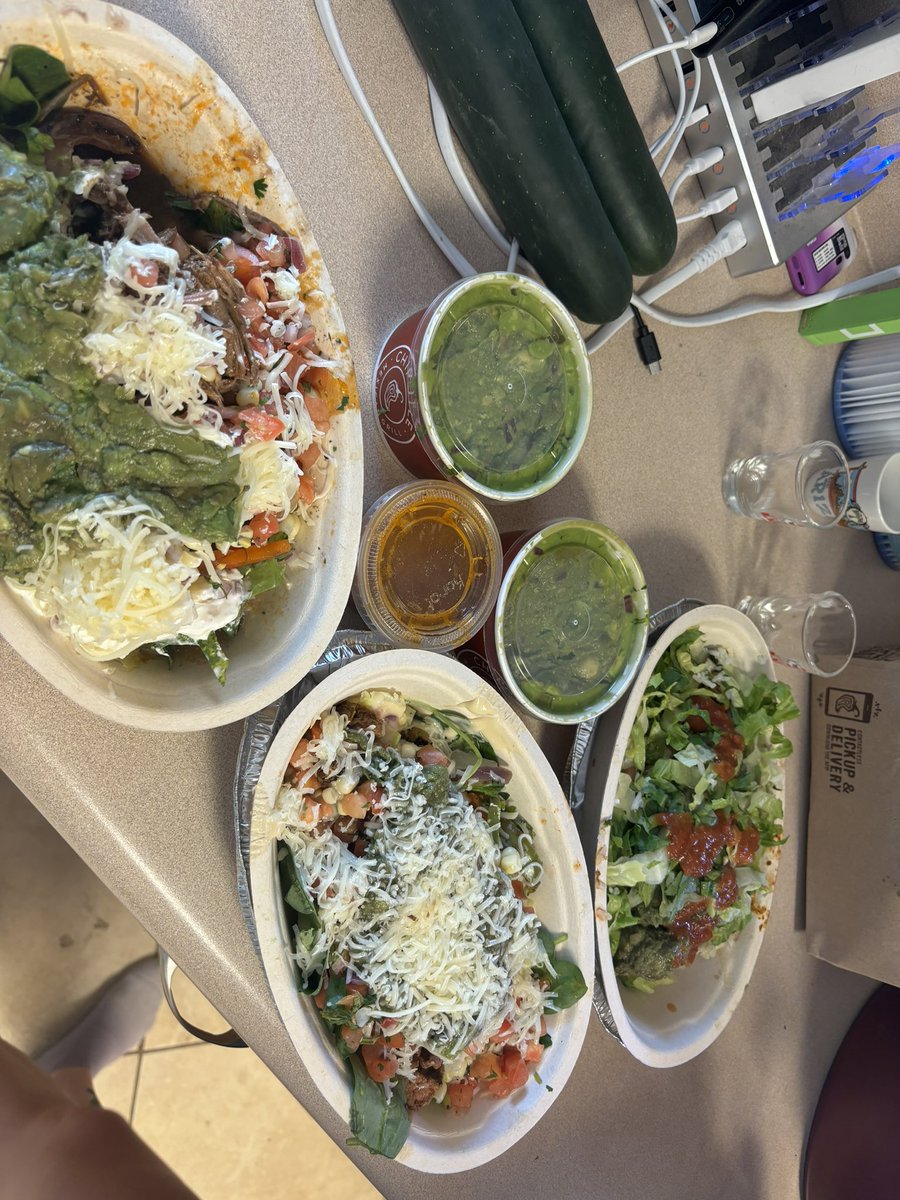 btloveskc's tweet photo. @ChipotleTweets I waited an hour for my order, the driver wouldn’t answer my calls or texts to make sure they weren’t lost and then when I get my food it’s all soggy (I had to drain my salad 4x) and everything is cold. 
The little bit of lettuce in the two salads is wilted too. https://t.co/TYU9Owcjvp
