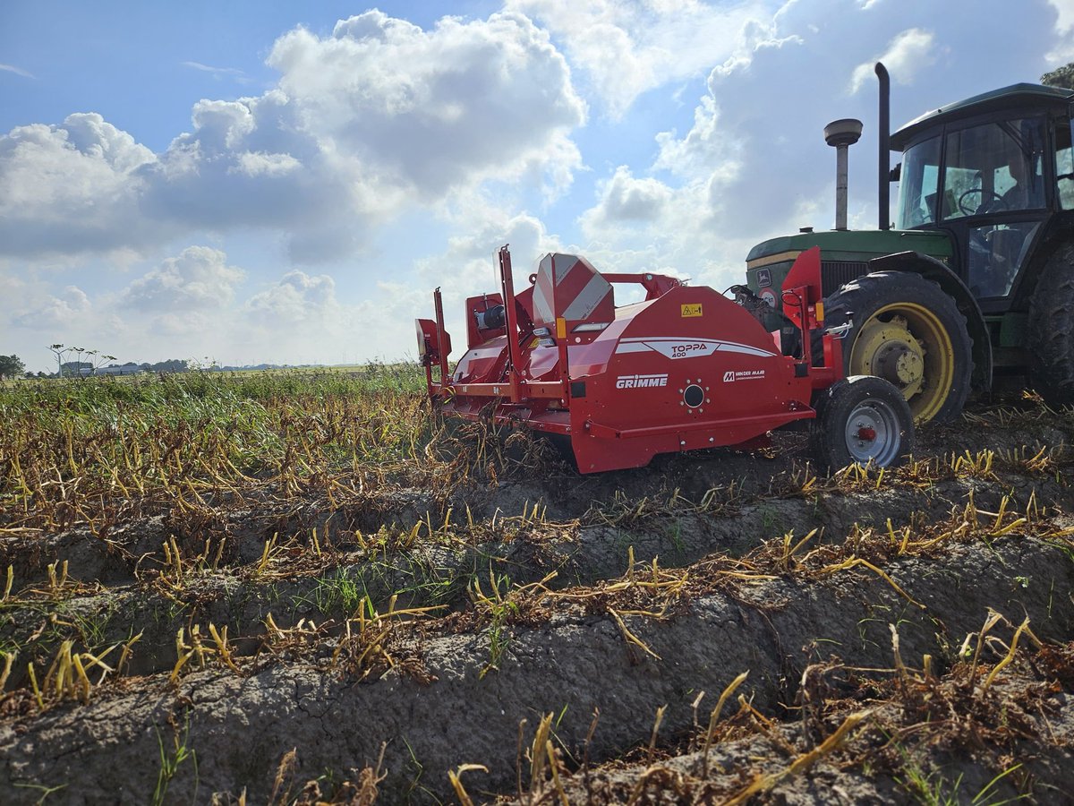 Dit jaar mochten we al een aantal <a href="/GRIMMEGroup/">GRIMME</a> TOPPA400 loofklappers afleveren. Nieuwste type loofklapper van Grimme, als doorontwikkeling op de KS75