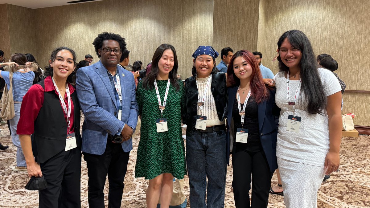 Jireh Deng 鄧以樂 (@bokchoy_baobei) on Twitter photo In the last months, I've had the privilege of editing students for <a href="/aajavoices/">AAJA Voices</a> alongside <a href="/NominUJ/">Nomin Ujiyediin ᠨᠤᠮᠢᠨ ᠦᠵᠢᠡᠳ</a>. Their reporting addresses gaps in mainstream media: Vietnamese insurrectionists, Filipino-Palestinian solidarity, Pacific Islander disparities, and Koreatown's housing activists. 🧵 In the last months, I've had the privilege of editing students for <a href="/aajavoices/">AAJA Voices</a> alongside <a href="/NominUJ/">Nomin Ujiyediin ᠨᠤᠮᠢᠨ ᠦᠵᠢᠡᠳ</a>. Their reporting addresses gaps in mainstream media: Vietnamese insurrectionists, Filipino-Palestinian solidarity, Pacific Islander disparities, and Koreatown's housing activists. 🧵