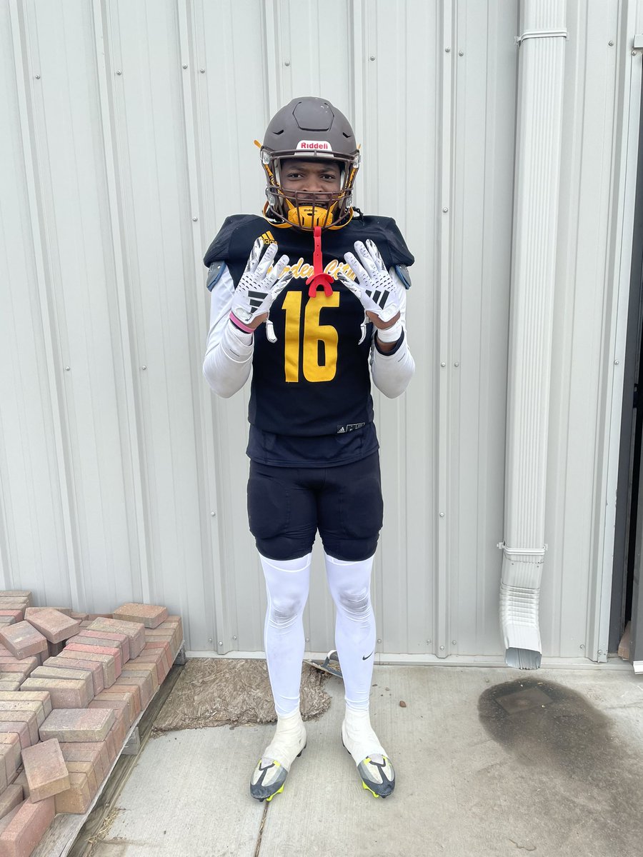 bravionc10's tweet photo. Team Scrimmage ✔️ 4’s up https://t.co/kSfaIn4XCw