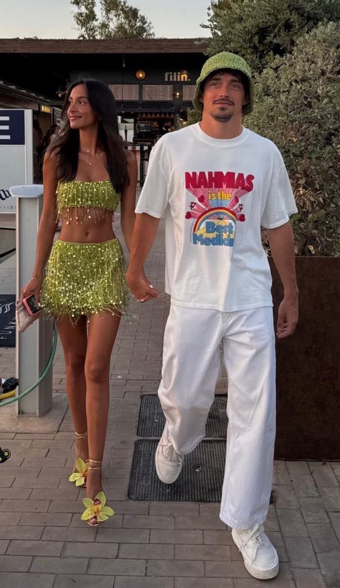 motorsportcomtr's tweet photo. 🏝️  Charles Leclerc ve sevgilisi Alexandra tatilde https://t.co/t1VmdAFp96