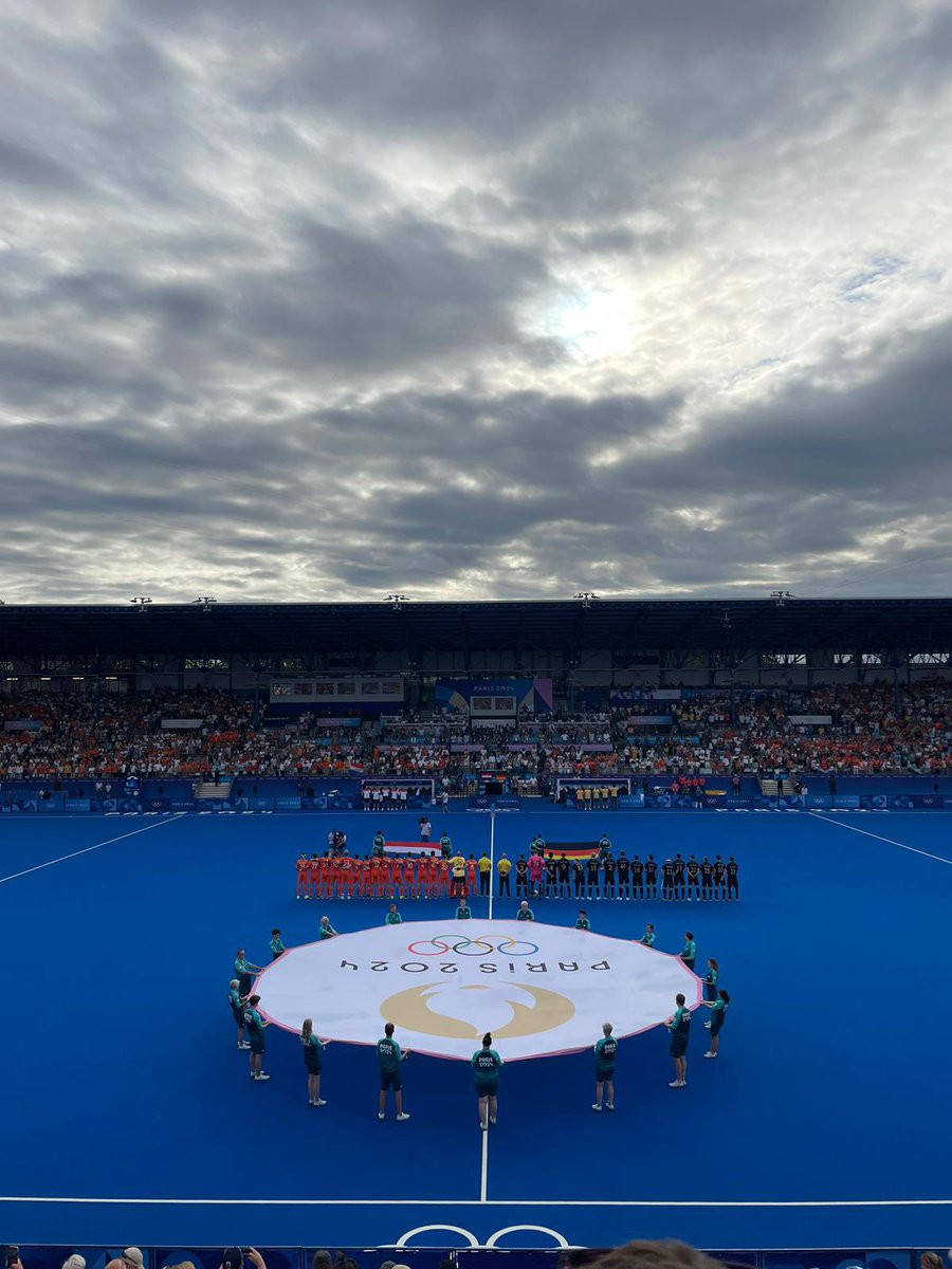 Wat een avontuur waren de Olympische Spelen 2024! Als trotse moeder van de coach wil ik jullie allemaal bedanken voor de steun. Van WhatsApp tot LinkedIn—jullie berichten hebben ons echt gesterkt. Jullie zijn goud waard!
#OlympischeSpelen2024 #TeamSupport #Dankbaarheid