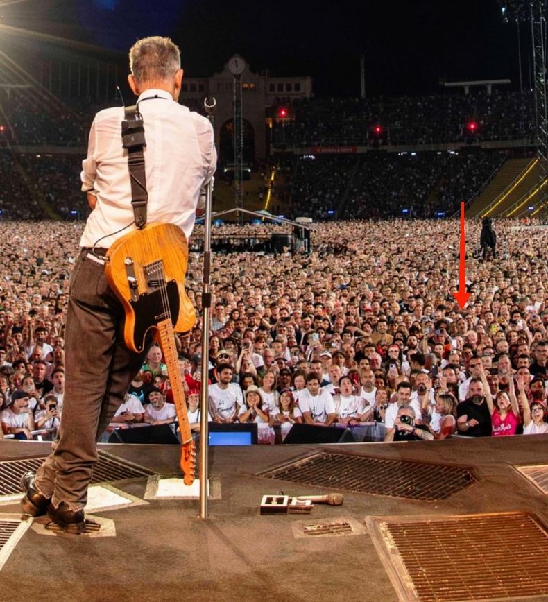 marcrom76's tweet photo. B. Springsteen BCN 20.06.2024

"..
You can tell her that I'm easily found
...
There's a darkness on the edge of town"

Vam poder estar força endavant!!! 🤗

Imatge: @springsteen @redemartin https://t.co/zbfgYKW6IB