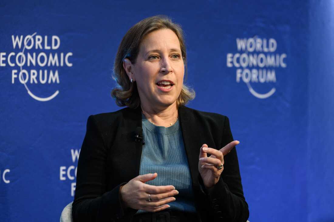 HugoHebR's tweet photo. Bonne nouvelle !!! Susan Wojcicki, l'ex-patronne de Youtube qui a supprimé plus d'un million de vidéos sur les vaccins COVID-19 est décédée hier, elle souffrait d'un cancer du poumon depuis deux ans.
https://t.co/gssaqXoFwg https://t.co/8eR48tgLow