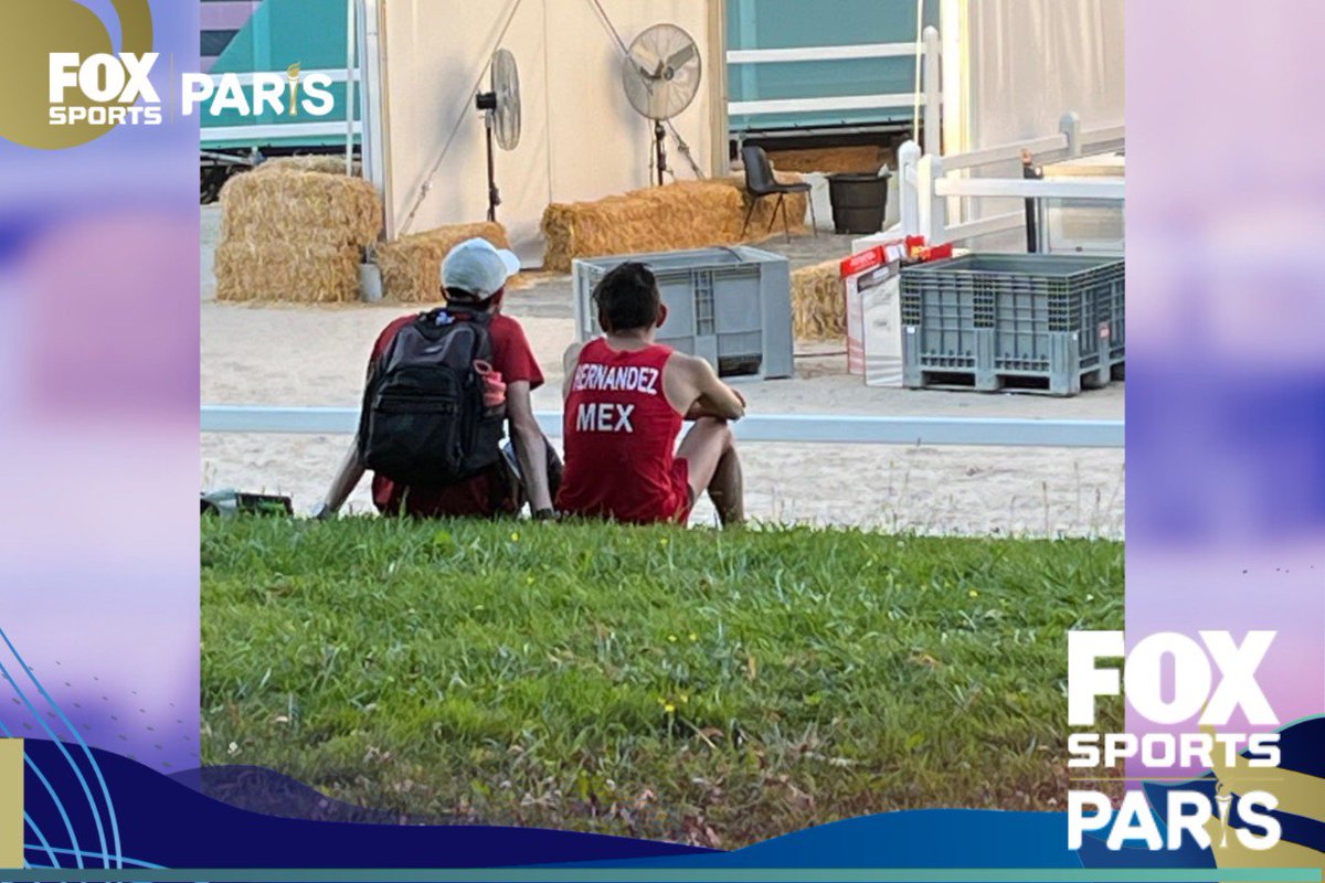 FOXSportsMX's tweet photo. 🥹❤ LA FAMILIA SIEMPRE ES PRIMERO

Emiliano Hernández 🇲🇽 tuvo una gran competencia en pentatlón moderno, donde terminó en cuarto lugar... ¿y cómo lo celebró? pues con su hermano Ismael, que llegó y lo sorprendió 🫶

¡Eso no es todo! El mexicano logró récord mundial en láser-run 🔥

📸 @RodTovar

#ParísxFSMX #Paris2024