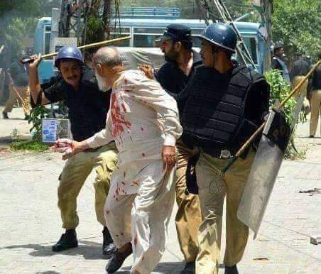 HALCON_5059's tweet photo. Hindu extremists (rss bajrang dol etc) always torturing harmless indian Muslims
ALL EYES ON INDIAN MUSLIMS 
#AllEyesOnIndianMuslims 
#SaveIndianMuslims https://t.co/z9WkQbZoYn