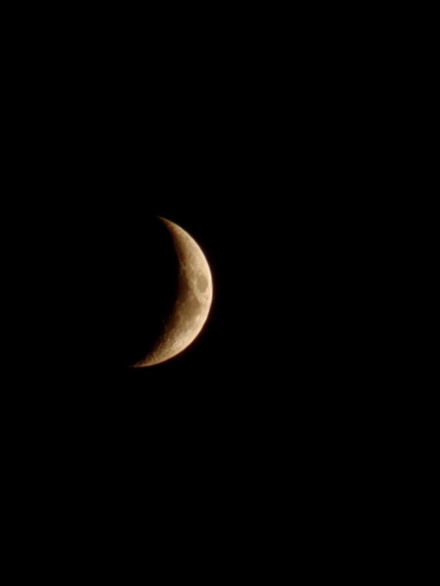 benj182's tweet photo. @drbecky_ @IzzieClarke @RoyalAstroSoc last nights beautiful "toenail" moon for Dr B! https://t.co/olEu9OrGAy