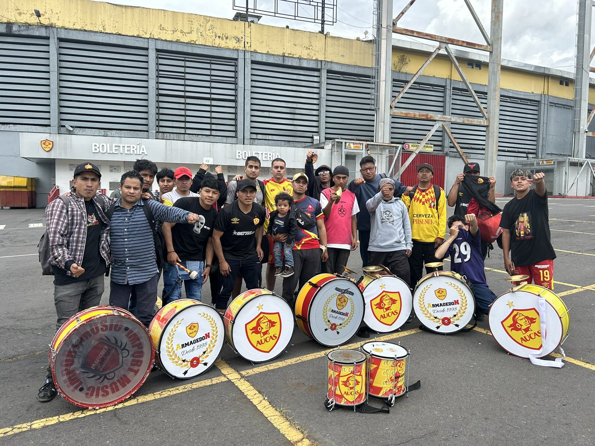 ARMAGEDON_SDA's tweet photo. Gracias por su apoyo amigos auquistas, con su ayuda logramos renovar una parte de la instrumental! 

#Armagedon #AmorPorLosColores #Desde1998 #ElPapaDeLaMitadDelMundo #SoloAucas #Desde1945 #Aucas https://t.co/WBLwELTOXD