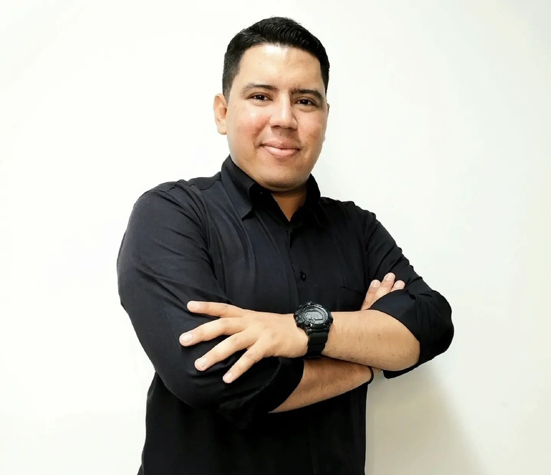 1/3 En horas de la madrugada del #10Ago murió en un accidente de tránsito el periodista larense Yorvid García y su acompañante Yuly Castillo. Fueron embestidos por el conductor de una camioneta Tahoe, que iba a exceso de velocidad. 

Aunque la comisión de tránsito negó...