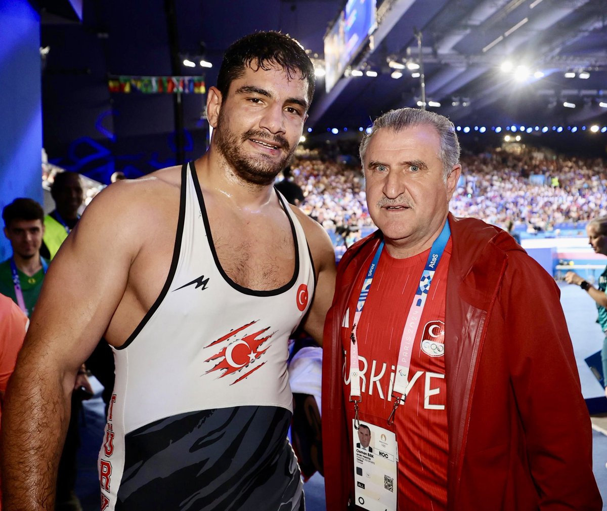 Mindere çıktığı ilk zamanlarda olduğu gibi son maçında da yanında olmak nasip oldu.

Sen Türk sporunun yaşayan efsanelerindensin Taha. Bundan sonra da yolun, bahtın hep açık olsun kardeşim...🇹🇷