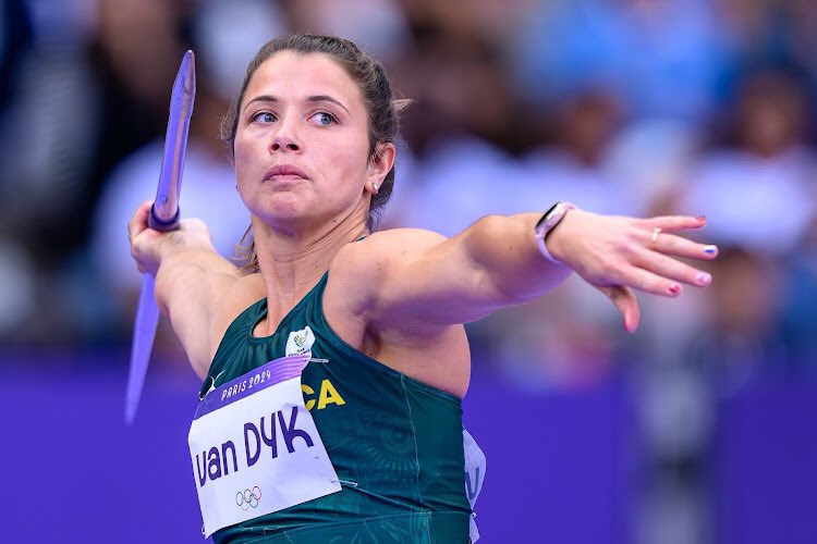 Jo-Ane van Dyk takes OLYMPIC SILVER!!! 🥈

She threw a 63.93m 💪🏻
#OlympicGames