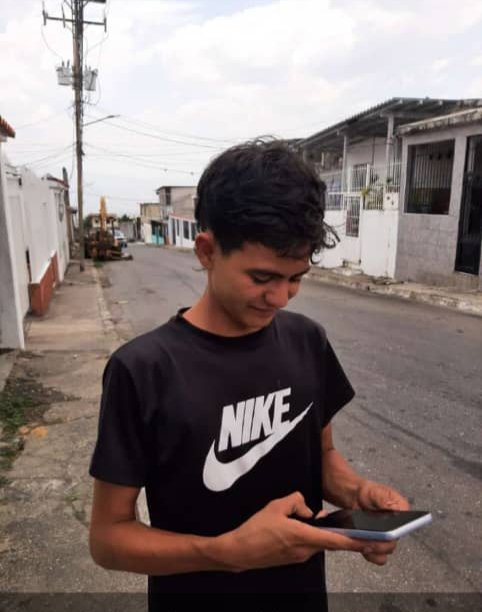 🚨 Ricardo Brito (18 años), fue detenido el 29Jul en el marco de las manifestaciones en Yaracuy donde permanece recluido, siendo acusado por Terrorismo.

Tiene discapacidad auditiva y déficit del habla, lleva días sin comer y presenta deshidratación. 

¡Exigimos atención médica!
