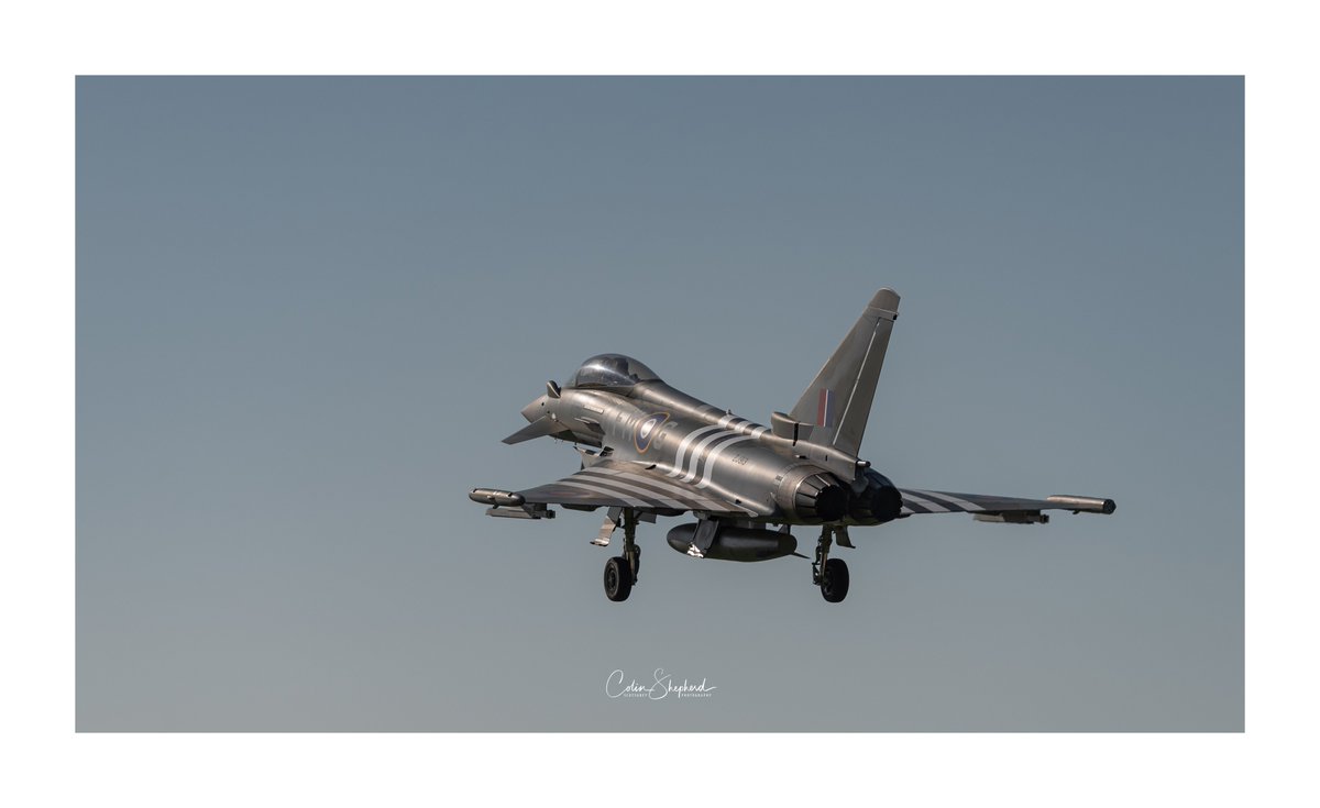 scotsgreyphoto's tweet photo. Typhoon FGR4 ZJ913 'FM-G' of the Typhoon Display Flight lands into the late afternoon sun after closing the first day of the 2024 Blackpool Airshow.
#aviationphotography #blackpoolairshow #typhoondisplayteam https://t.co/jtAgMZR0aB