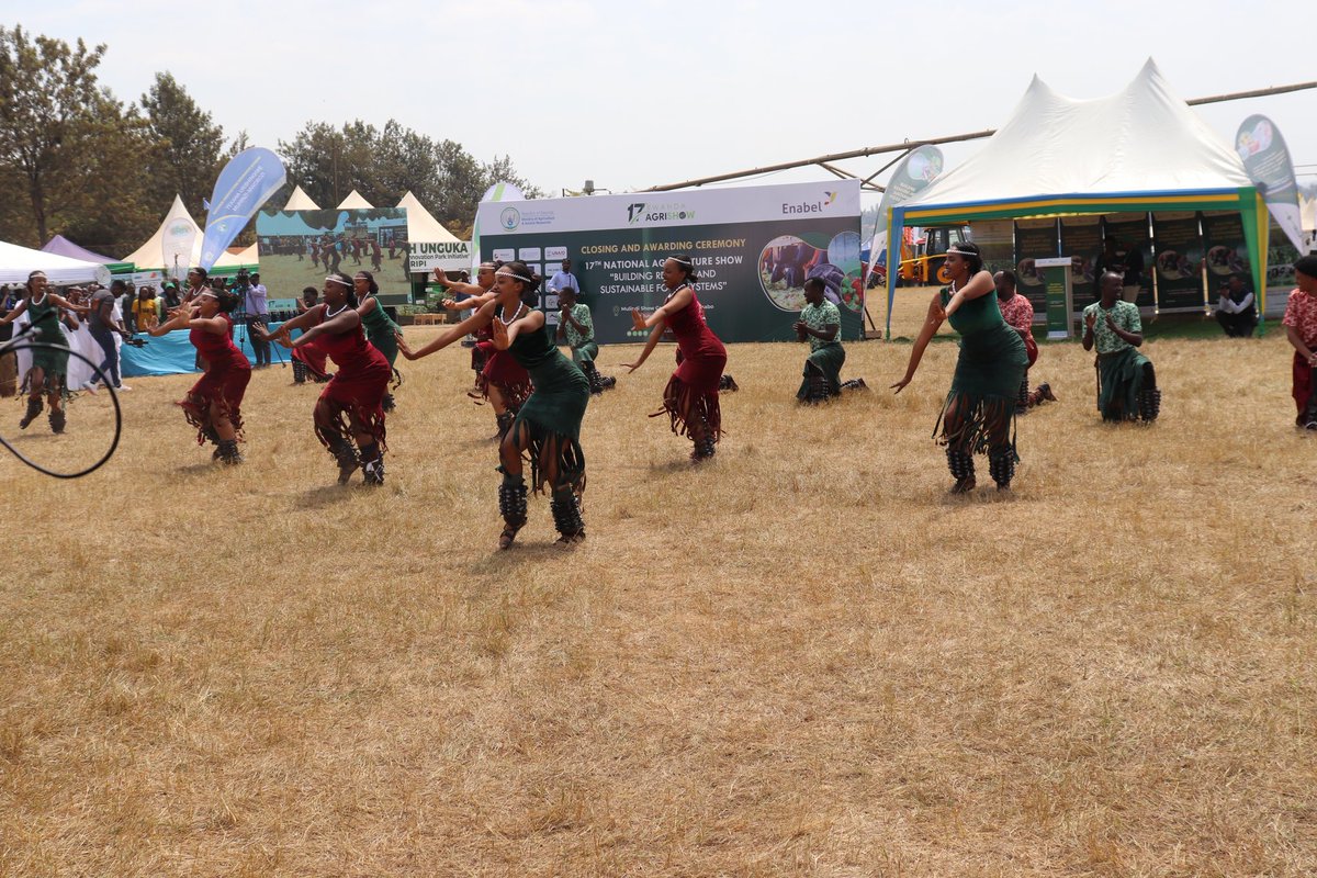 UR-CAVM (@ur_cavm) on Twitter photo <a href="/UR_CAVM/">UR-CAVM</a> CAVM community is proud to win the best research exhibitor award for the second time during the closing and award ceremony #AgriShow2024 . Special thanks from <a href="/Uni_Rwanda/">University of Rwanda</a> Busogo campus to <a href="/RwandaAgri/">Ministry of Agriculture & Animal Resources |Rwanda</a> and all the organizers. <a href="/UR_CAVM/">UR-CAVM</a> CAVM community is proud to win the best research exhibitor award for the second time during the closing and award ceremony #AgriShow2024 . Special thanks from <a href="/Uni_Rwanda/">University of Rwanda</a> Busogo campus to <a href="/RwandaAgri/">Ministry of Agriculture & Animal Resources |Rwanda</a> and all the organizers.