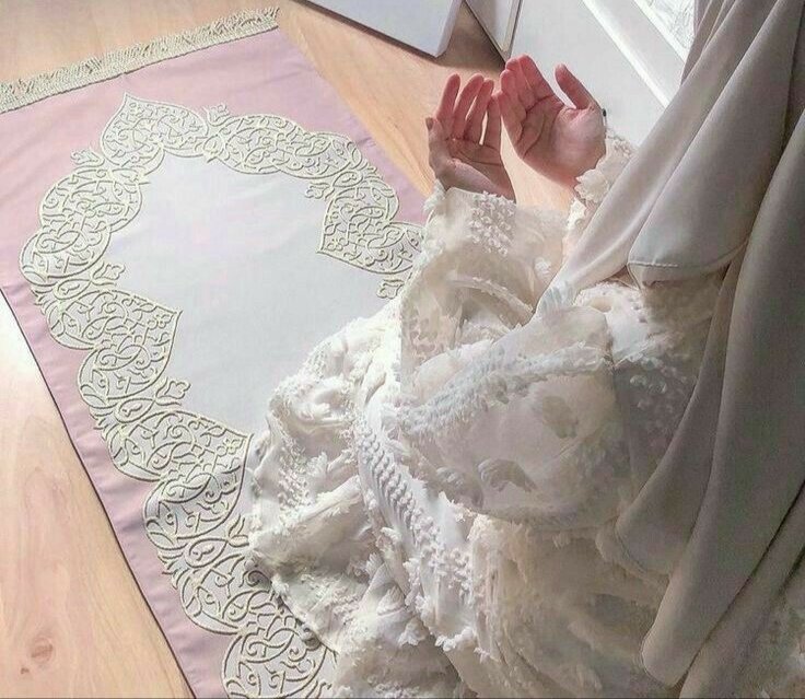 "Allah'ım bana secdede ağlatan bir sevinç ver..."🤲🏻