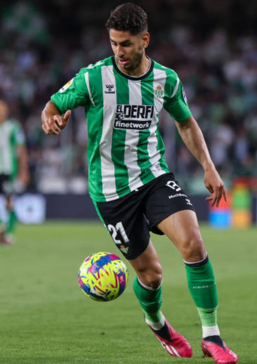 Albravo89's tweet photo. Más autocrítica y menos linchar a  jugadores.
Q Miranda, Guido, Pezzela y Ayoze han sido jugadores Béticos o Profesionales 100%. Es responsabilidad nuestra no dejarlos ir de ésta forma. Responsabilidad total de la entidad. Tenemos lo q somos... @RealBetis @Danibetis1 @Betistorico https://t.co/jaFoKb69jn