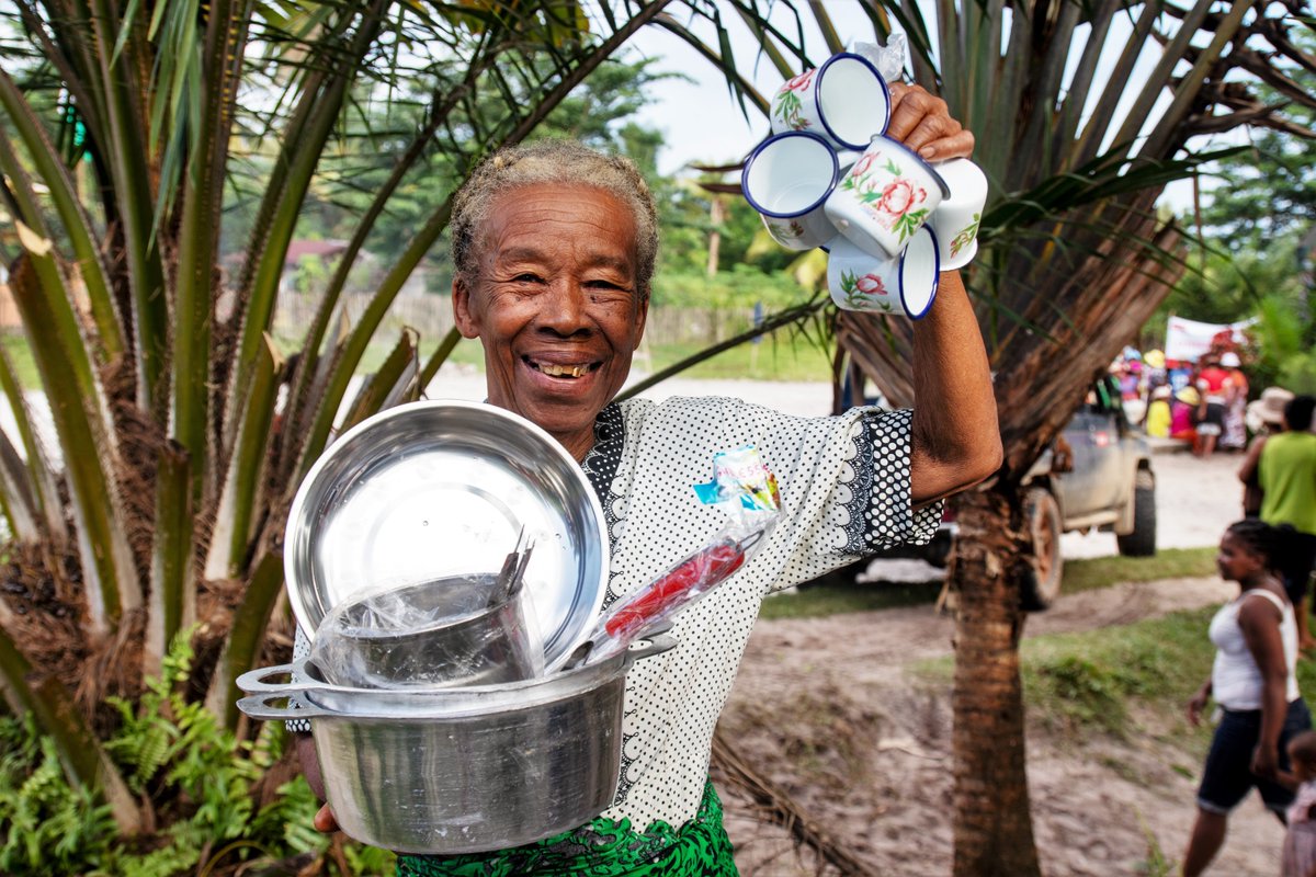 MedairFR's tweet photo. Le cyclone Gamane a violemment frappé Madagascar, affectant des milliers de personnes. Medair est descendu sur le terrain à Maroantsetra pour apporter des kits d'urgence et purifier des points d'eau afin d’aider les familles à surmonter cette crise. ❤️
#Madagascar #Startnetwork https://t.co/eftpnSKlGV
