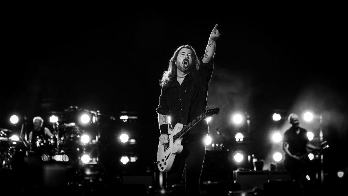 foofighters's tweet photo. WE LOVE LA!!! 🖤

📷 @AndiKTaylor13 
#FF2024 https://t.co/n4keybfpo3