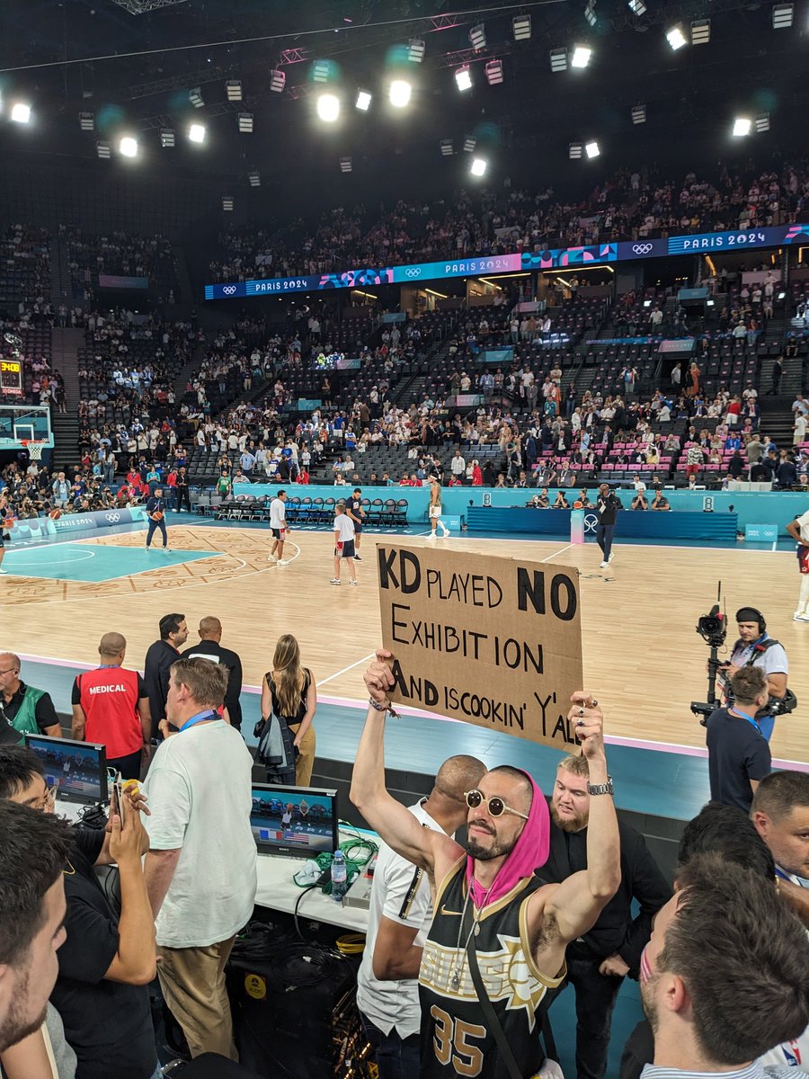 ClutchPoints's tweet image. This fan has been impressed by what he's seen from Kevin Durant so far 😂