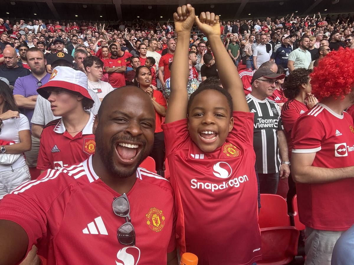 kibobofred's tweet photo. What an amazing day with the little man #United #United #United π΄π΄π΄
.
For the haters, we don't want cookery plates, we win cups π https://t.co/fueK2OTvFP