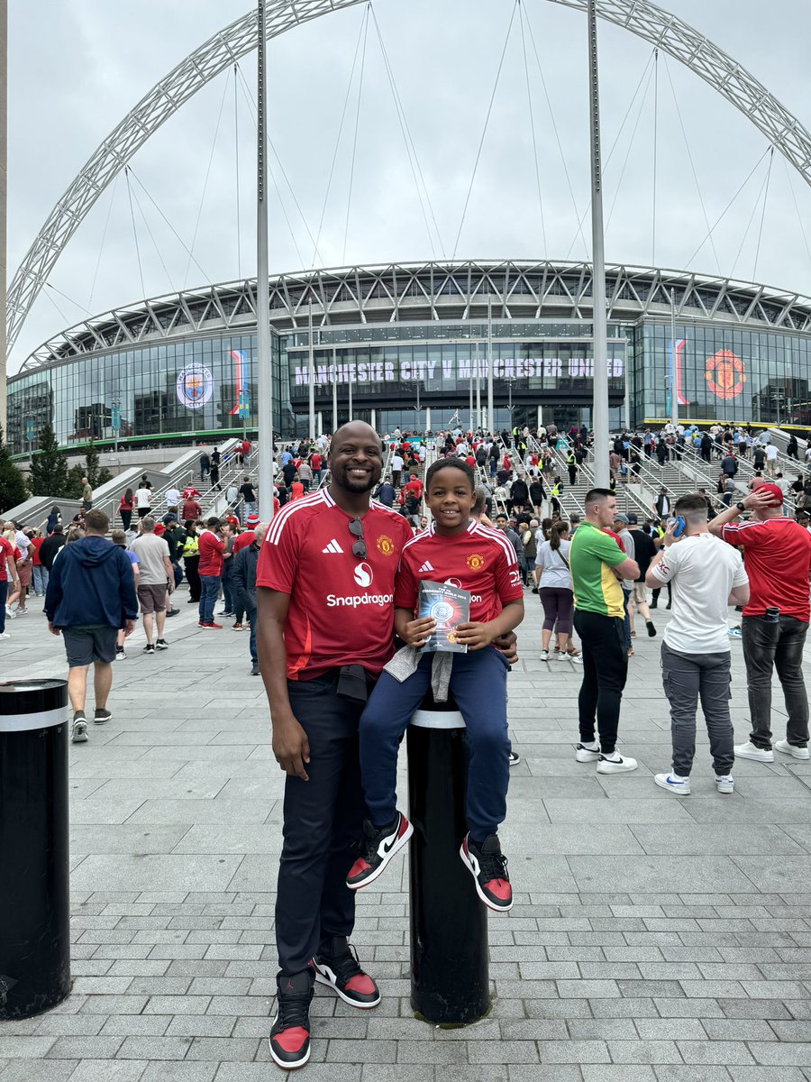kibobofred's tweet photo. What an amazing day with the little man #United #United #United π΄π΄π΄
.
For the haters, we don't want cookery plates, we win cups π https://t.co/fueK2OTvFP