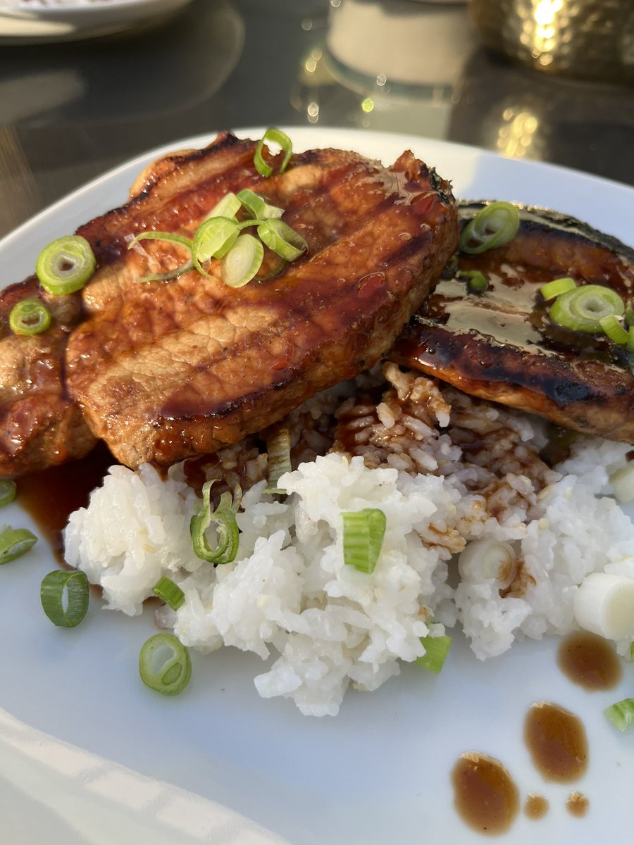 Smoke_N_Motors's tweet image. Glazed Pork chops with sesame and spring onion rice cooked on the Weber kettle tonight. #SpotOn #BBQ #Weber