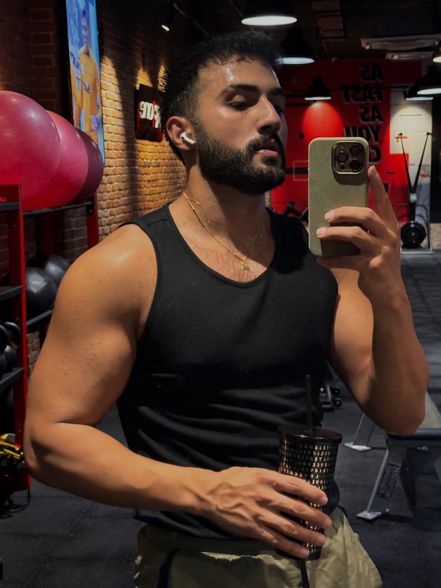 Boşuna bakma Range Rover’ı olan abla ben oğlun (2000) yaşındayım