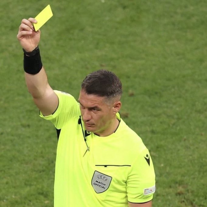 Hakemin bu hakemle kan bağı falan mı var aynılar 
#FenerinMaçıVar  #FBvADN