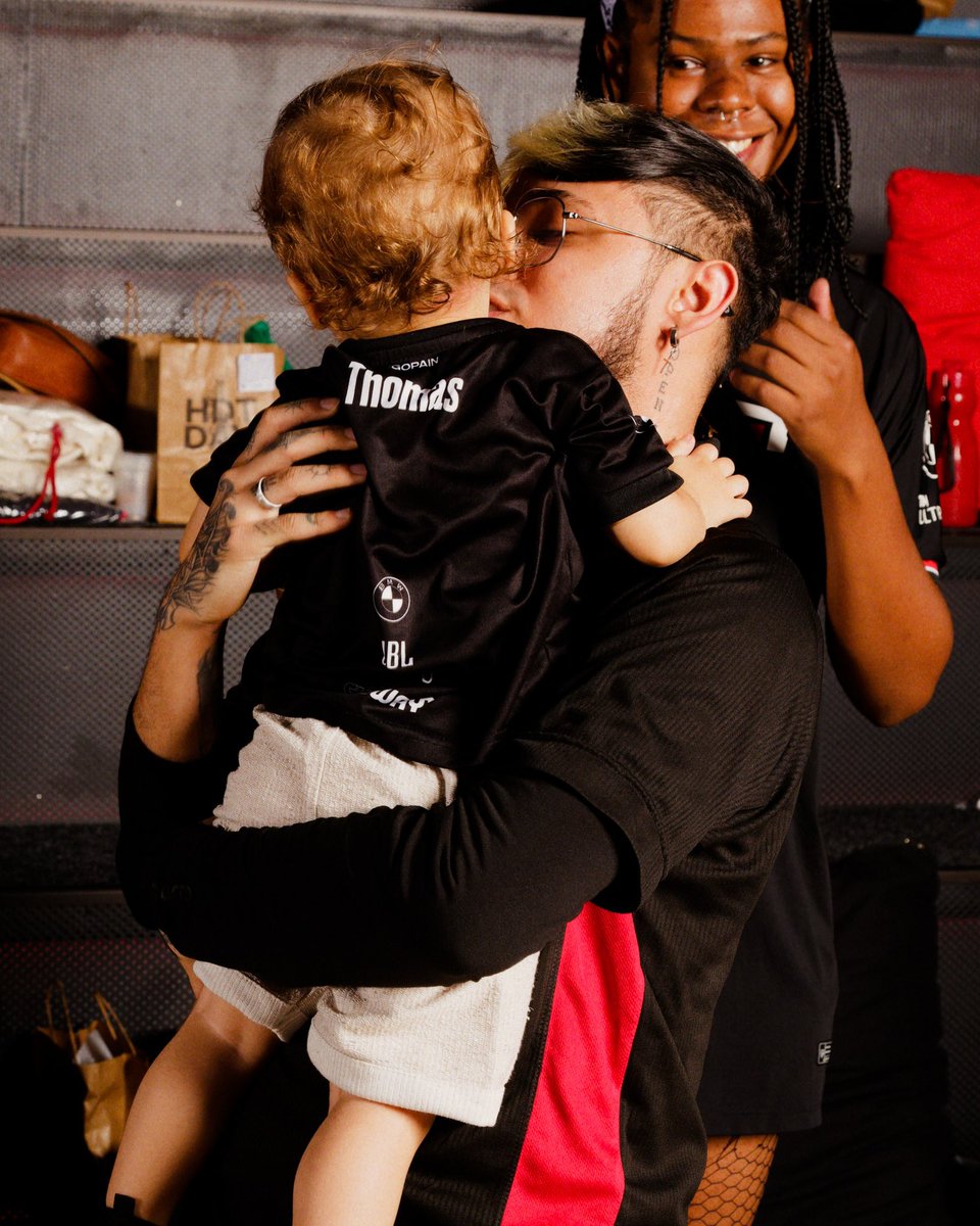 titanlolOficial's tweet image. Isso é por você meu mlk.

Parabéns, hoje é seu dia e só agradeço a sua mãe por cuidar tão bem de você enquanto tô longe ❤️

Obrigado @emizadaX