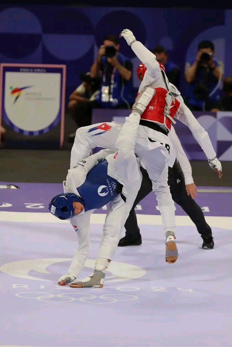 Rafael Alba se convierte en medallista de bronce en los +80 kg del #taekwondo en los Juegos Olímpicos de #Paris2024. Derrotó al croata Ivan Sapina. Octava medalla de la delegación cubana.  #Cuba #CubaInspira