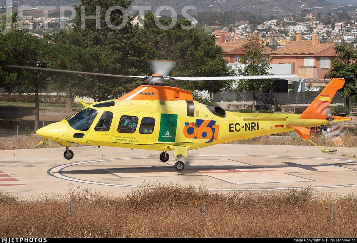 ivancp25's tweet image. #IncidenteAéreo de uno de los helicópteros medicalizados de #Andalucia, un Agusta A109S Grand (posiblemente EC-NRI) de #AVINCIS, hace minutos en #Córdoba #España 🇪🇦. El aparato ha sufrido un incendio en su interior pero por el momento no hay heridos. 10-08-24