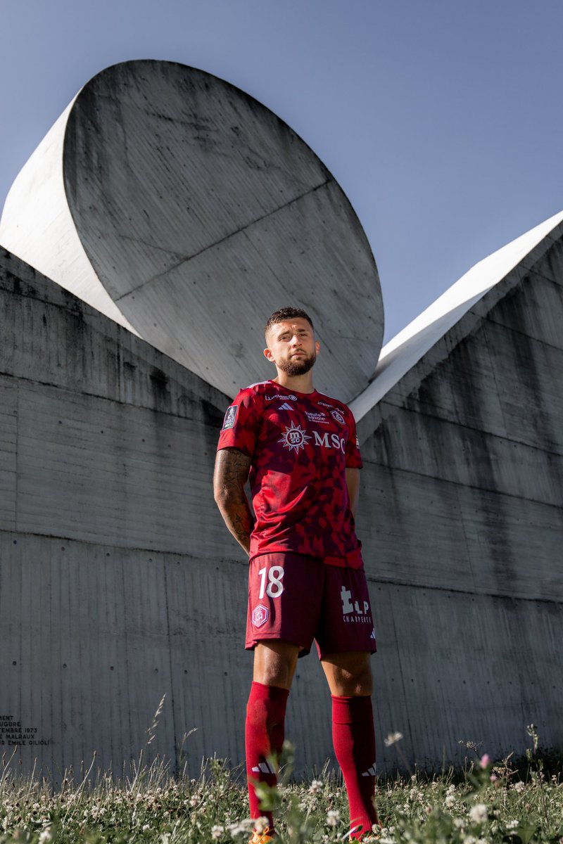 JeremieRoturier's tweet photo. 📷 @FCAnnecy new home kit. 

On ne devrait jamais ignorer l’Histoire de ce qui nous entoure. 
Pour le 80è anniversaire de la libération de la Haute-Savoie au Plateau des Glières il était important de rendre hommage à ceux qui sont morts pour notre liberté. 
Let’s never forget. https://t.co/IhXGF0im0W