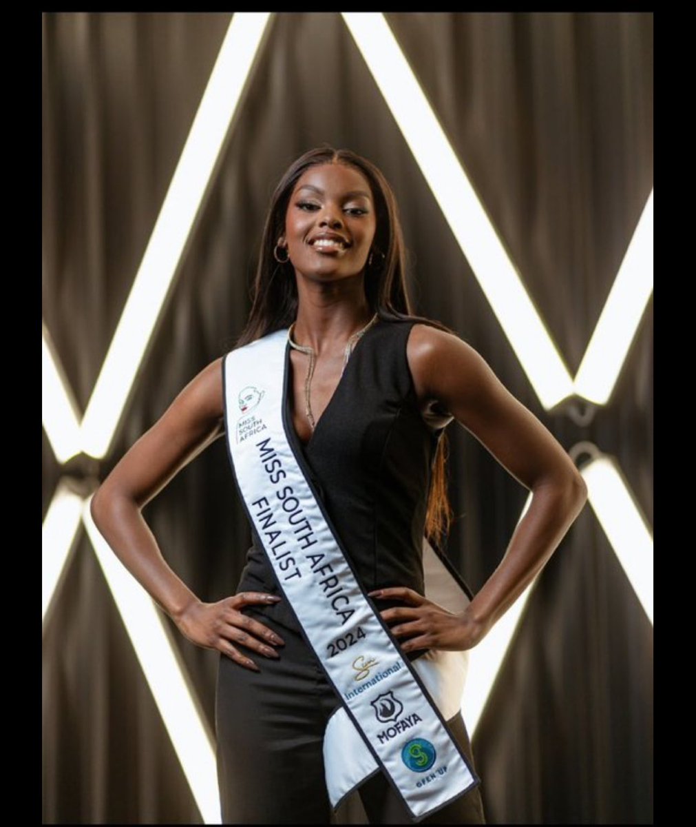 UnlimitedEniola's tweet image. South Africans have chosen their Miss South Africa 2024 😀😀🤩
   They victimized Chidimma Vanessa Adetshina to crown Mia Le Roux. The last frame is how they worship the white 😭
#MissSA2024 #MiaLeroux