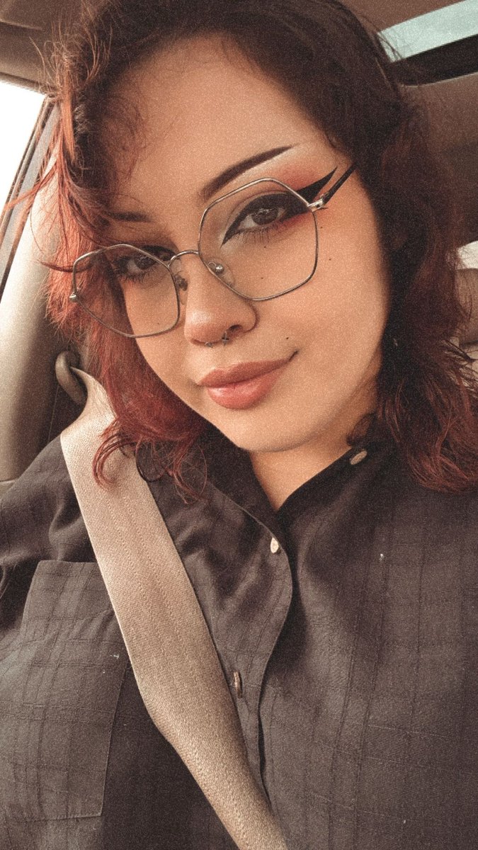 evebutticus's tweet photo. Good makeup day wasted at work :,) https://t.co/Su82WTabsB