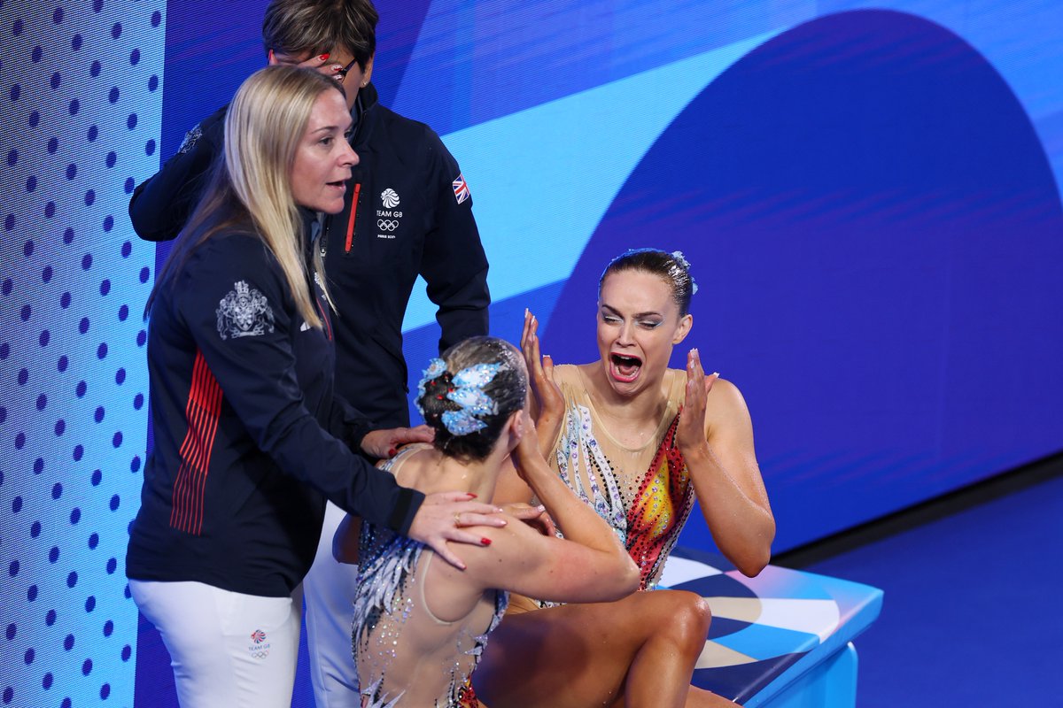 Aquatics_GB's tweet photo. The moment you realise you are Olympic silver medalists! ✨🥈🇬🇧

Take a bow Kate &amp; Izzy 👏 https://t.co/ITahwoWWvz