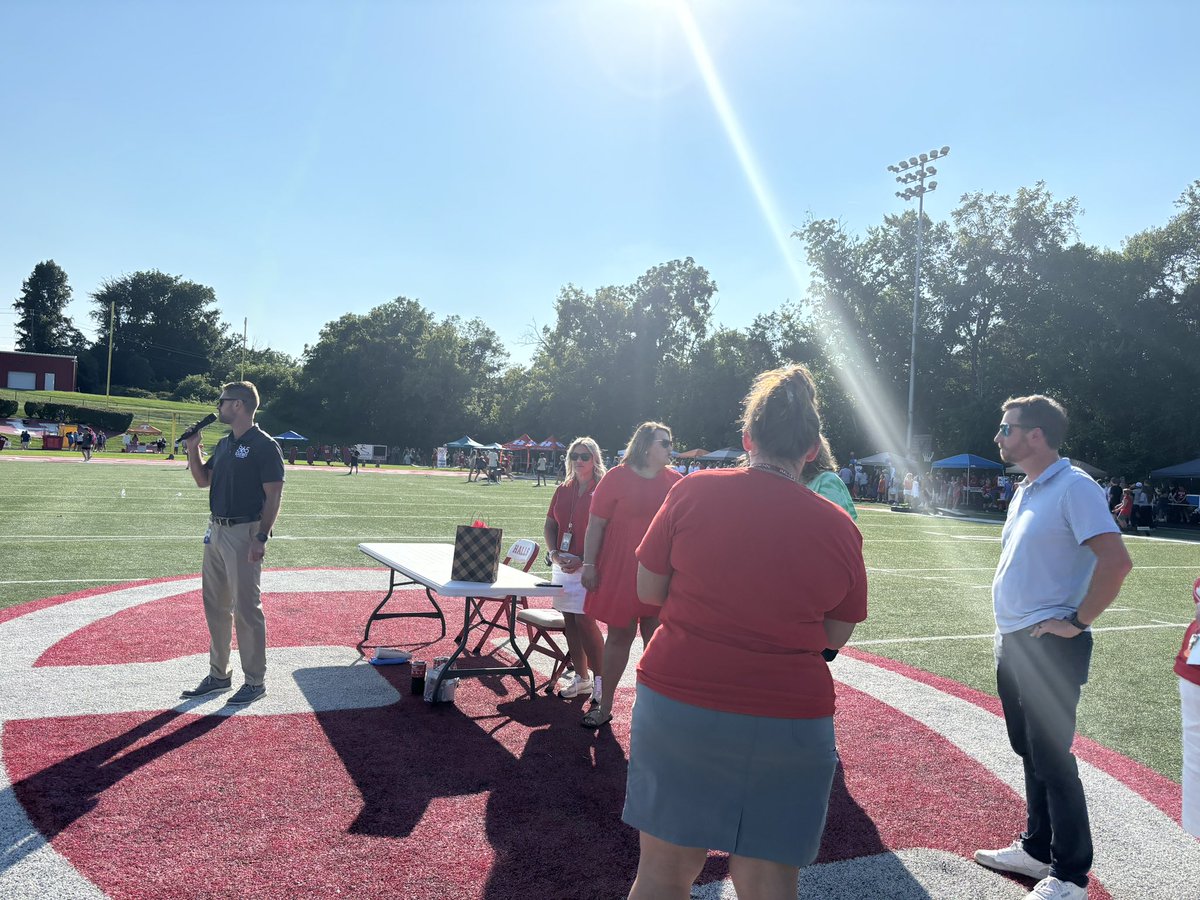 Cindy White (@cwhite_kcs) on Twitter photo Halls Community Back to School Bash...a nice way to end the first week of school! #Region4 <a href="/HHS_MrLong/">Spencer Long</a> <a href="/Jessica112616/">Jessica Strickland</a> <a href="/JoySherrodHMS/">Joy Sherrod</a> <a href="/adpark3737/">ADAM PARKER</a> Halls Community Back to School Bash...a nice way to end the first week of school! #Region4 <a href="/HHS_MrLong/">Spencer Long</a> <a href="/Jessica112616/">Jessica Strickland</a> <a href="/JoySherrodHMS/">Joy Sherrod</a> <a href="/adpark3737/">ADAM PARKER</a>