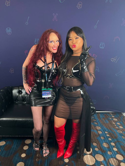 BTS with @BuddahSC2 in action, interviewing @AstroDomina! 🎥  @FetishCon https://t.co/vhofQywbEk<a class="tags" href="/tag/buddahsc2">@buddahsc2</a><a class="tags" href="/tag/astrodomina">@astrodomina</a>