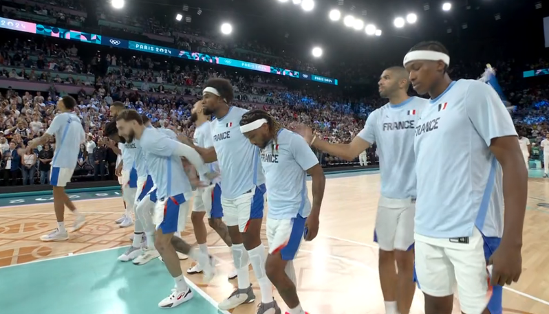 50NuancesDeNBA's tweet photo. ALLEZ !!! POUR L'HISTOIRE !!! https://t.co/Q9NJdddbjU