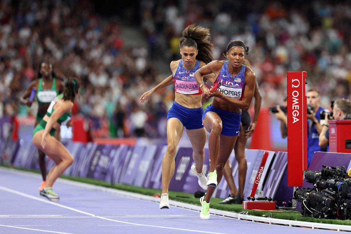 World Athletics (@worldathletics) on Twitter photo The athletics queen of Paris 🥇🥇 🥇
🇺🇸's <a href="/itsgabbyt/">Gabby Thomas</a> is the only athlete to win 3 gold medals at <a href="/Paris2024/">Paris 2024</a> 😵
200m 🥇
4x100m 🥇
4x400m 🥇
#Paris2024 #OlympicGames The athletics queen of Paris 🥇🥇 🥇
🇺🇸's <a href="/itsgabbyt/">Gabby Thomas</a> is the only athlete to win 3 gold medals at <a href="/Paris2024/">Paris 2024</a> 😵
200m 🥇
4x100m 🥇
4x400m 🥇
#Paris2024 #OlympicGames