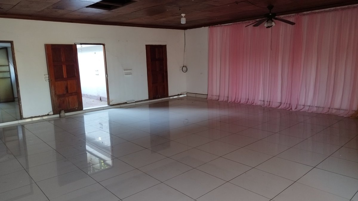 Mr_Compresss's tweet photo. Venta de hermosa casa ubicada en el Barrio María Auxiliadora, sobre la autopista el Edén (Managua, Nicaragua).

Teléfono: +50576841750

Casa específica para comercio (ubicada en zona comercial / value catastral).
- Porche.
- Una gran sala.
- Cocina. https://t.co/N2kCtOPe8r