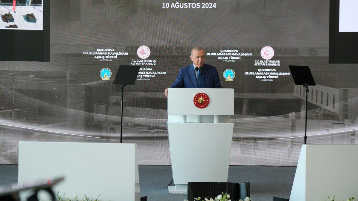dhmihkeskin's tweet photo. Cumhuriyet tarihinin en büyük ulaştırma projelerinden birine daha imza atmanın haklı gururunu yaşıyoruz!

Bugün, Sayın Cumhurbaşkanı’mızın teşrifleriyle Çukurova Uluslararası Havalimanı’nı halkımızın hizmetine sunduk. 

Havalimanımız başta Adana ve Mersin illeri olmak üzere ekonomimizin can damarı bu bölgenin tarım, sanayi ve ticaret potansiyeline önemli katkı sağlamanın yanında ülkemizin bütünsel kalkınmasına hizmet edecek.

Havacılığımızın dünya çapında liderliğini güçlendirecek, #TürkiyeYüzyılı vizyonunun sembolü bu önemli projenin tüm aşamalarında emeği geçenlere bir kere daha teşekkür ediyor, ülkemize, milletimize ve dünya havacılığına hayırlı uğurlu olmasını diliyorum.