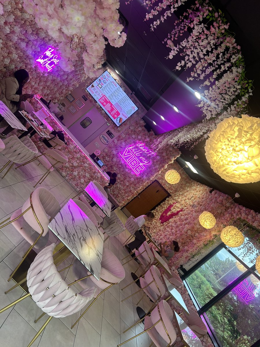 Keef_Cakez's tweet photo. Season 1 episode 2 @elcbft : @sweetvibesdessert was an amazing experience 10/10 would most def try again! The dessert were really good not too sweet and the vibe was just too cute. Make sure you check them out and take lots of pictures.
#elcbft #elcbftseasonone #chicagosweets https://t.co/6TYB75LXH3