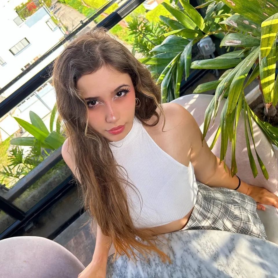 C3RDALATINA_'s tweet photo. Ya llevan más de 5 horas 
con el amigo de su novio
y aún no se cansan.

Van a durar mucho más.

#Sexrol #FreeRol 
#LewdRP #nsfwtwtًً https://t.co/cGWpifySoA