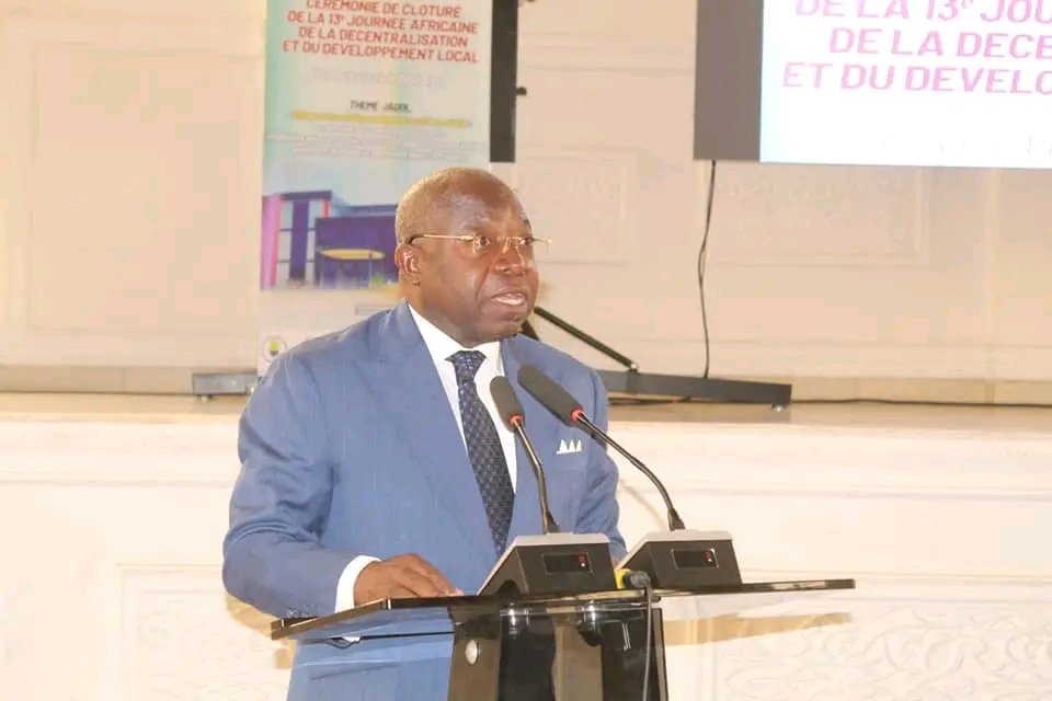 MINDDEVEL1's tweet photo. Dans le cadre de la commemoration conjointe de la 13éme #JADDL et de la 7éme #JAEF, ce jour, le MINDDEVEL , M. Georges Elanga Obam vient de presider cette cérémonie officielle dans la Maison de la Culture #Sawa à #Douala, département du Wouri, Région du #Littoral. https://t.co/NPaC4h7R0g