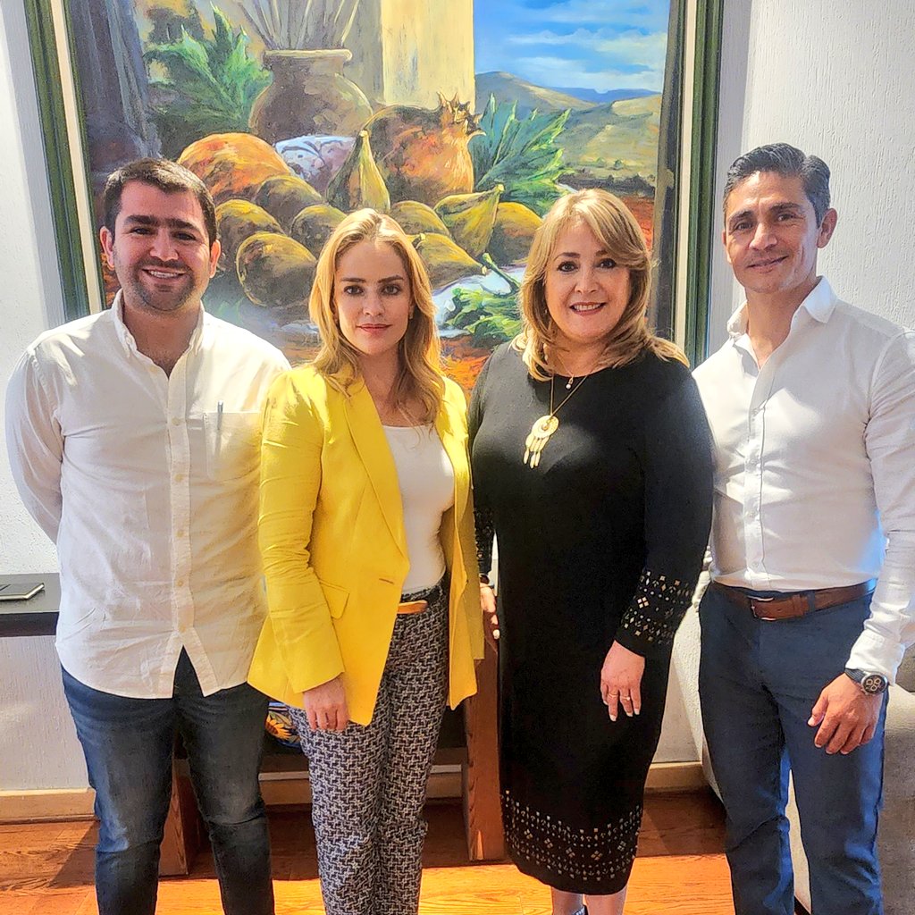 PaulinaAguado's tweet photo. Un gusto trabajo en equipo con @NORA_AMAYA_LL y mis compañeros regidores electos @bernardobuitron, Víctor Rocha
@MovCuidadanoQue
#resultadosparaqueretaro 
@MovCiudadanoMX https://t.co/Bvb4tNIq2O
