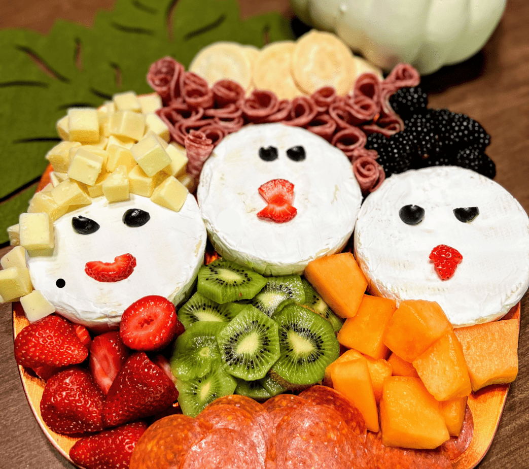 Michaelyn_P's tweet photo. Easy Hocus Pocus Charcuterie Board Snack https://t.co/89UfSrF32e https://t.co/nbwbfHvTov
