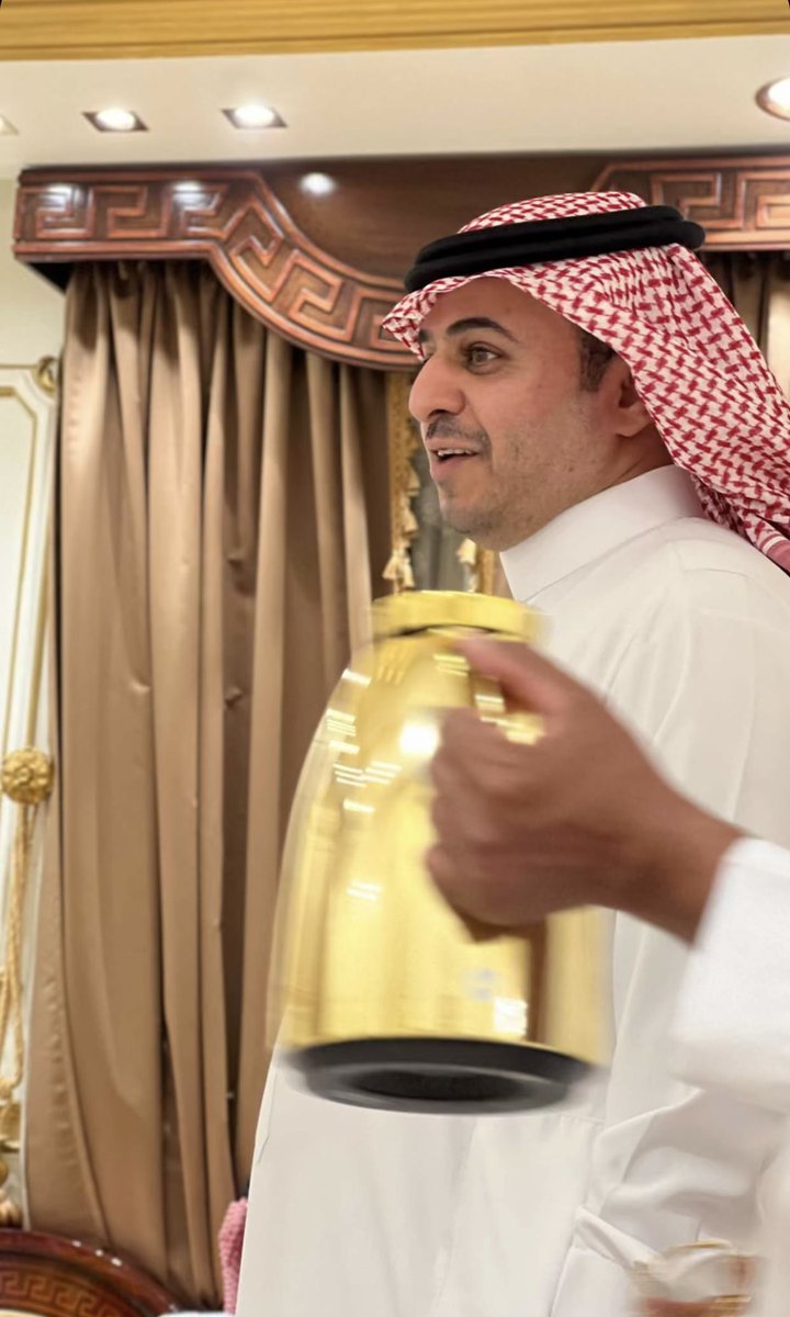 ll2zz's tweet image. تشرفت ليلة البارح بزيارة رجل الاعمال /
محمد ابن سمار العتيبي ، في منزله 

ومن اجمل الصدف التقيت بمعلمي والشاعر الكبير 

عوض القوانه @A_Algonah 
@Mohmmed2030m 

#ابن_سمار
#سمارات